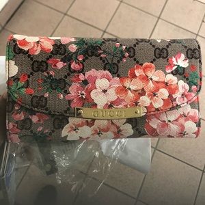 Gucci flower wallet